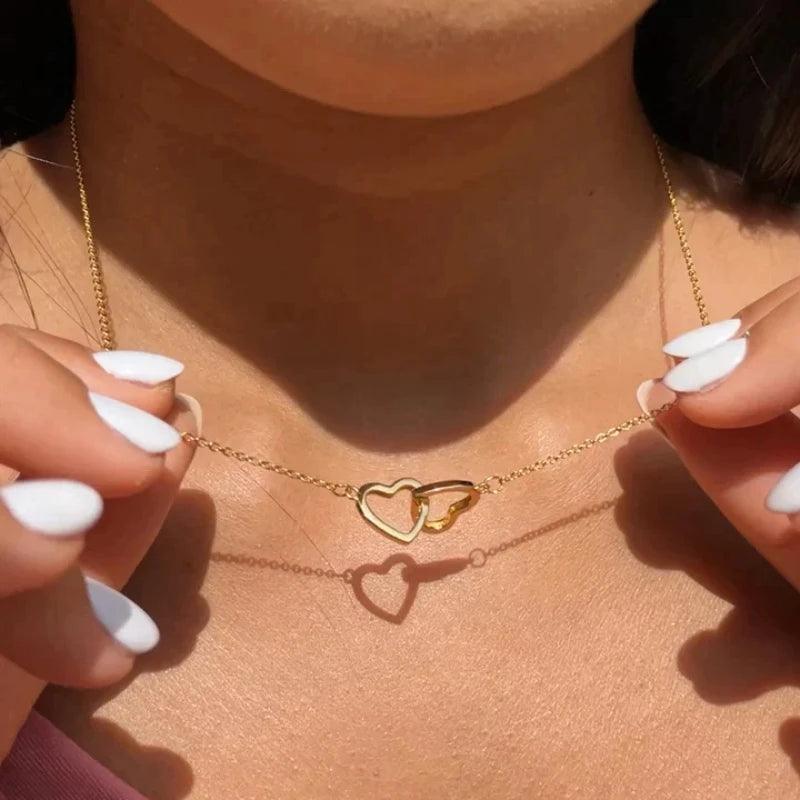 Colar Amor Infinito - Banhado em Ouro 18K + Brinde Caixa de Rosas